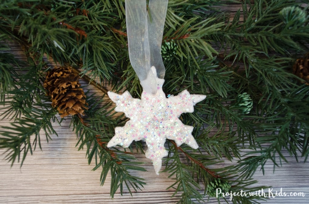 Add some sparkle and shine to your Christmas tree with these glitter snowflake ornaments. An easy DIY Christmas ornament for kids of all ages to make. 