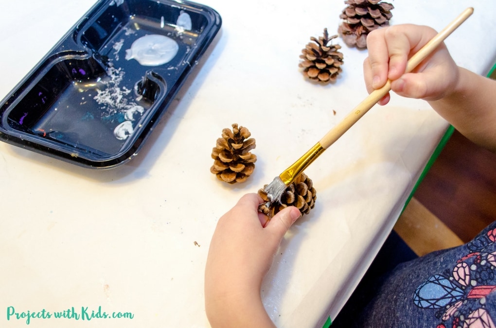 These pinecone ornaments are so simple and beautiful! A perfect Christmas craft for kids of all ages. An elegant addition to any Christmas tree and a great handmade gift for someone special. 