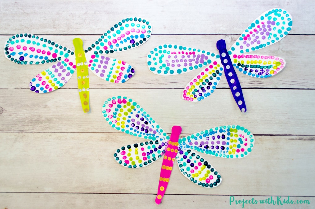 This q-tip painted dragonfly craft is a fun and easy summer activity for kids of all ages. Kids will have fun designing their dragonfly wings, each one will be unique and beautiful. This is a wonderful and relaxing painting project that is also great for working on fine motor skills. Free printable dragonfly template included!