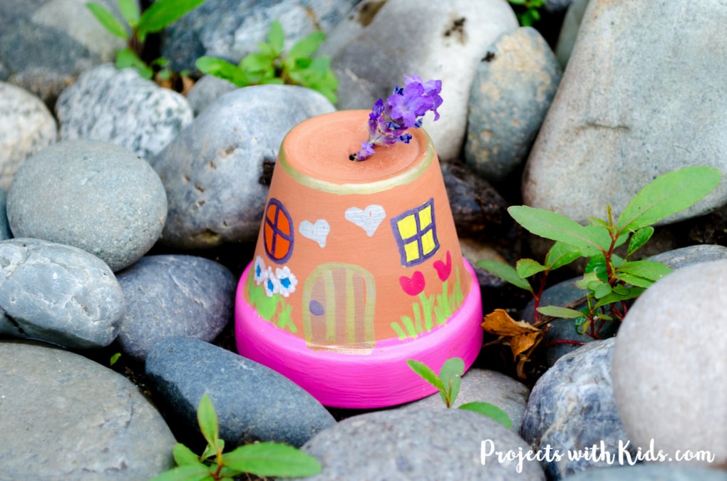 These fairy houses are just adordable and so easy to make! Kids will love creating these painted fairy houses and finding special places for them in the garden. Easy to make for kids of all ages with just a few simple supplies. 