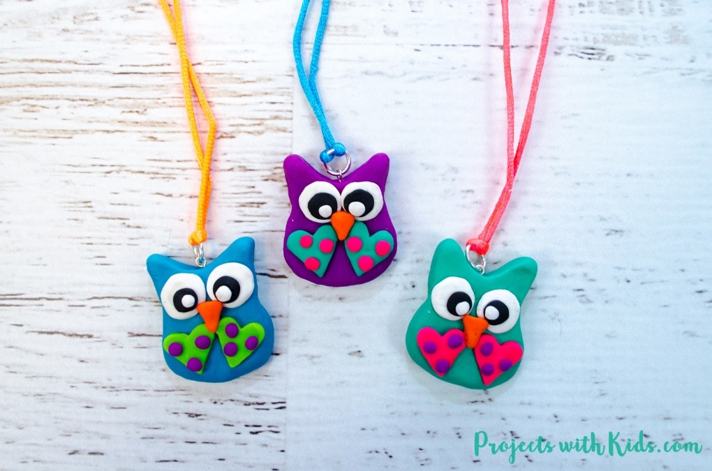 These polymer clay owl necklaces are absolutely adorable! A fun diy jewelry craft for older kids and tweens that would also make a great handmade gift idea. 