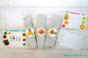 Thanksgiving kids table free printables, an easy no prep acitivty for kids to help decorate for Thanksgiving. Adorable printable napkin rings for kids to color, cards for kids to color and write or draw what they are thankful for this year.