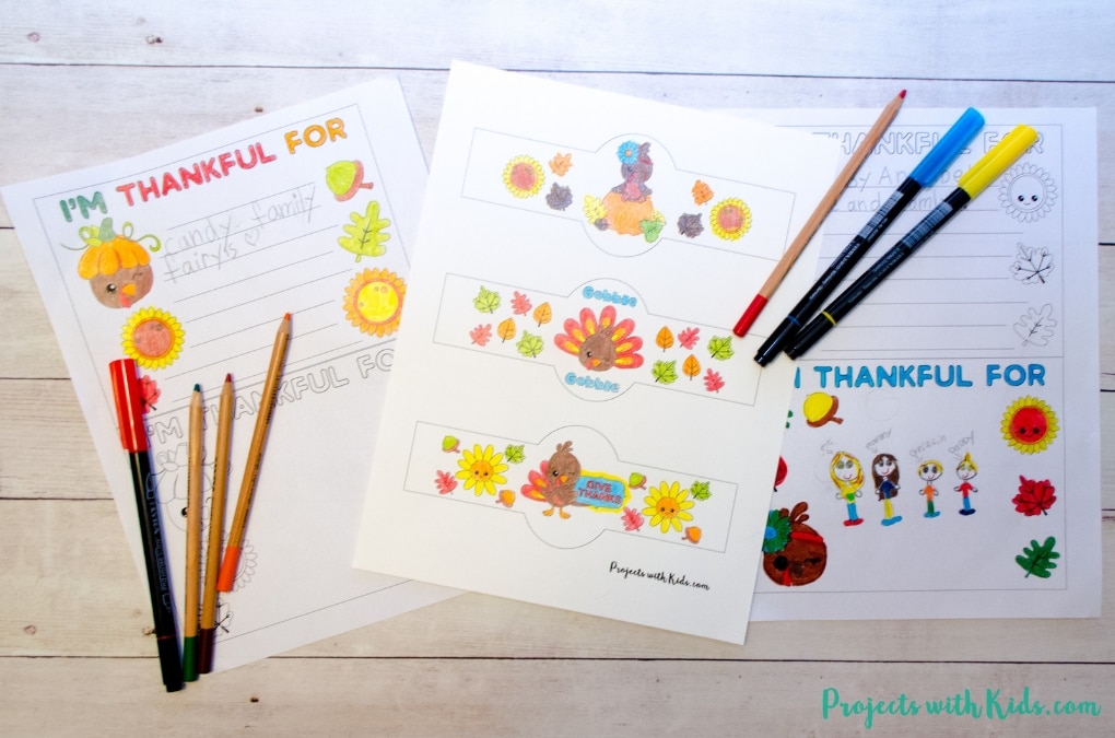 Thanksgiving kids table free printables, an easy no prep acitivty for kids to help decorate for Thanksgiving. Adorable printable napkin rings for kids to color, cards for kids to color and write or draw what they are thankful for this year. 