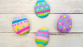 These painted Easter egg rocks are super easy and tons of fun for kids to make! Use them as part of your Easter decor or include them in a non-candy Easter egg hunt!