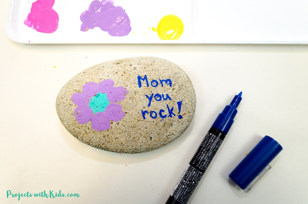 An easy painted rock craft using fingerprint art that makes a wonderful mother's day craft and keepsake. 
